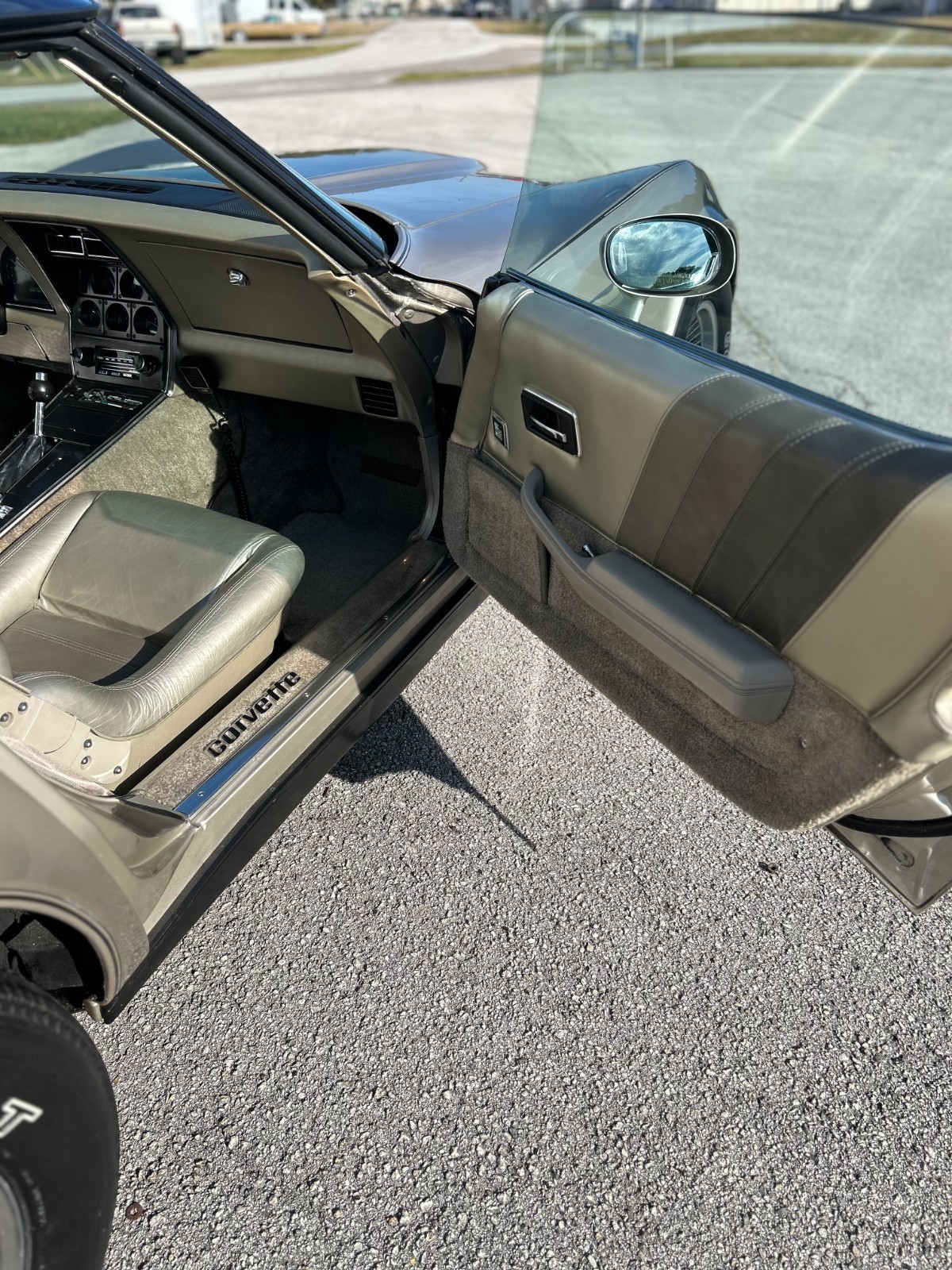 Chevrolet-Corvette-1982-Coupe-7