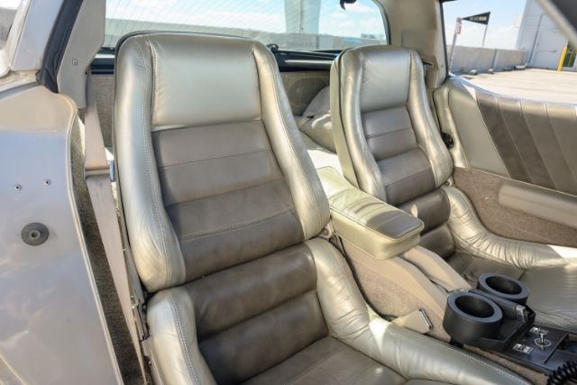 Chevrolet-Corvette-1982-Coupe-8