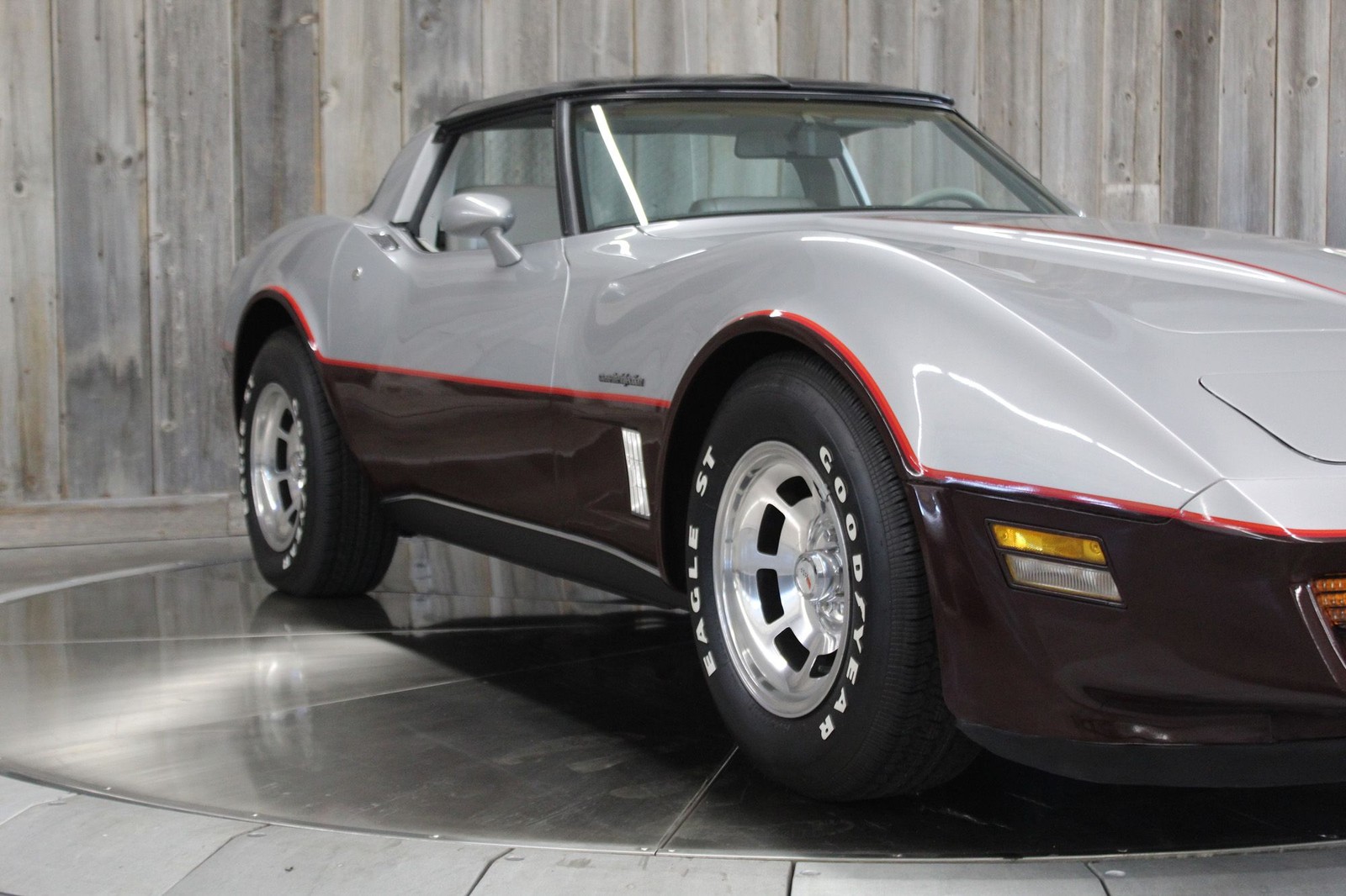 Chevrolet-Corvette-1982-Coupe-8
