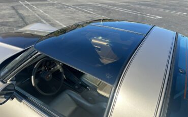 Chevrolet-Corvette-1982-Coupe-8