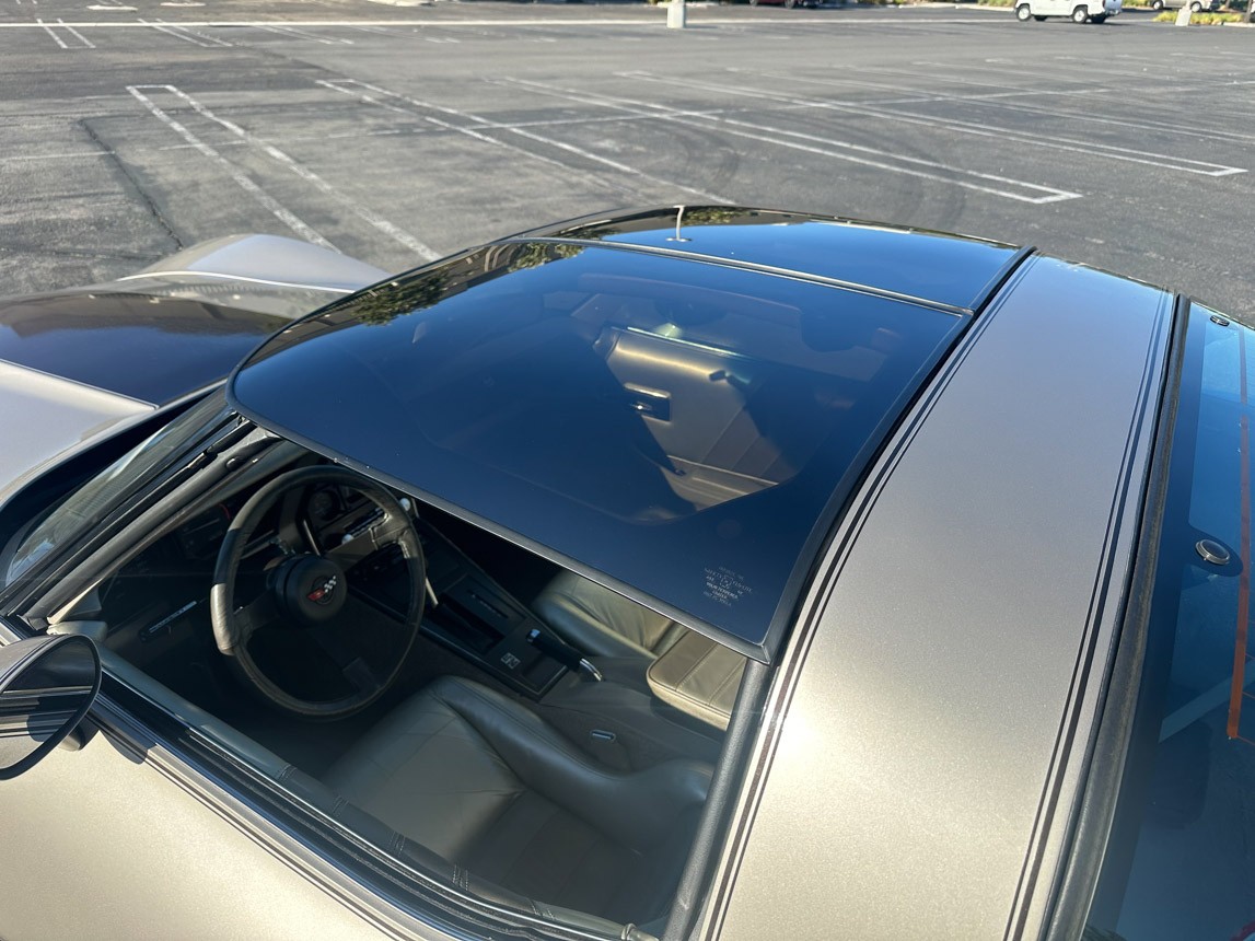 Chevrolet-Corvette-1982-Coupe-8