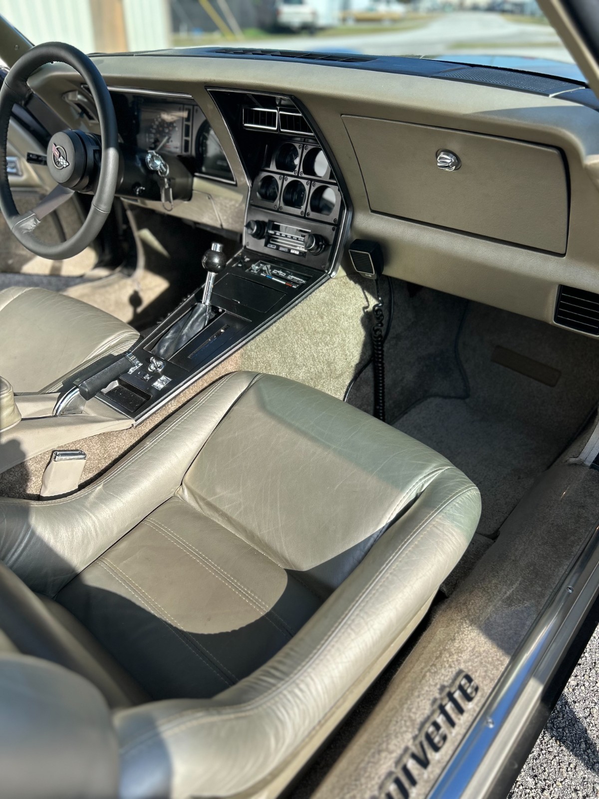 Chevrolet-Corvette-1982-Coupe-8