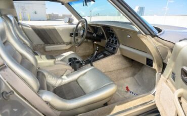 Chevrolet-Corvette-1982-Coupe-9