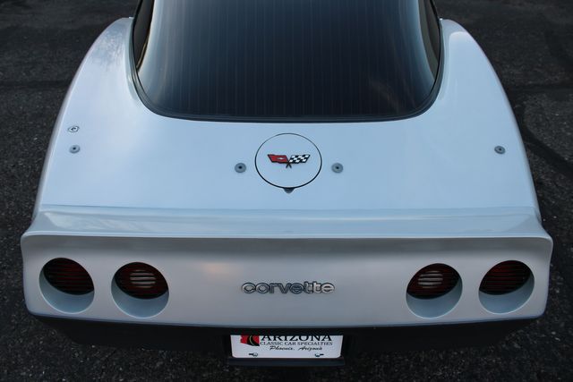 Chevrolet-Corvette-1982-Silver-Gray-27