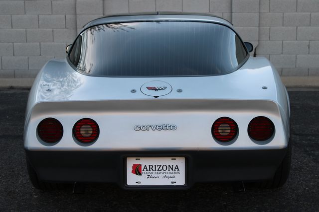 Chevrolet-Corvette-1982-Silver-Gray-28