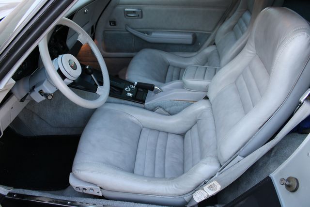 Chevrolet-Corvette-1982-Silver-Gray-38