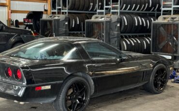 Chevrolet-Corvette-1984-Coupe-2