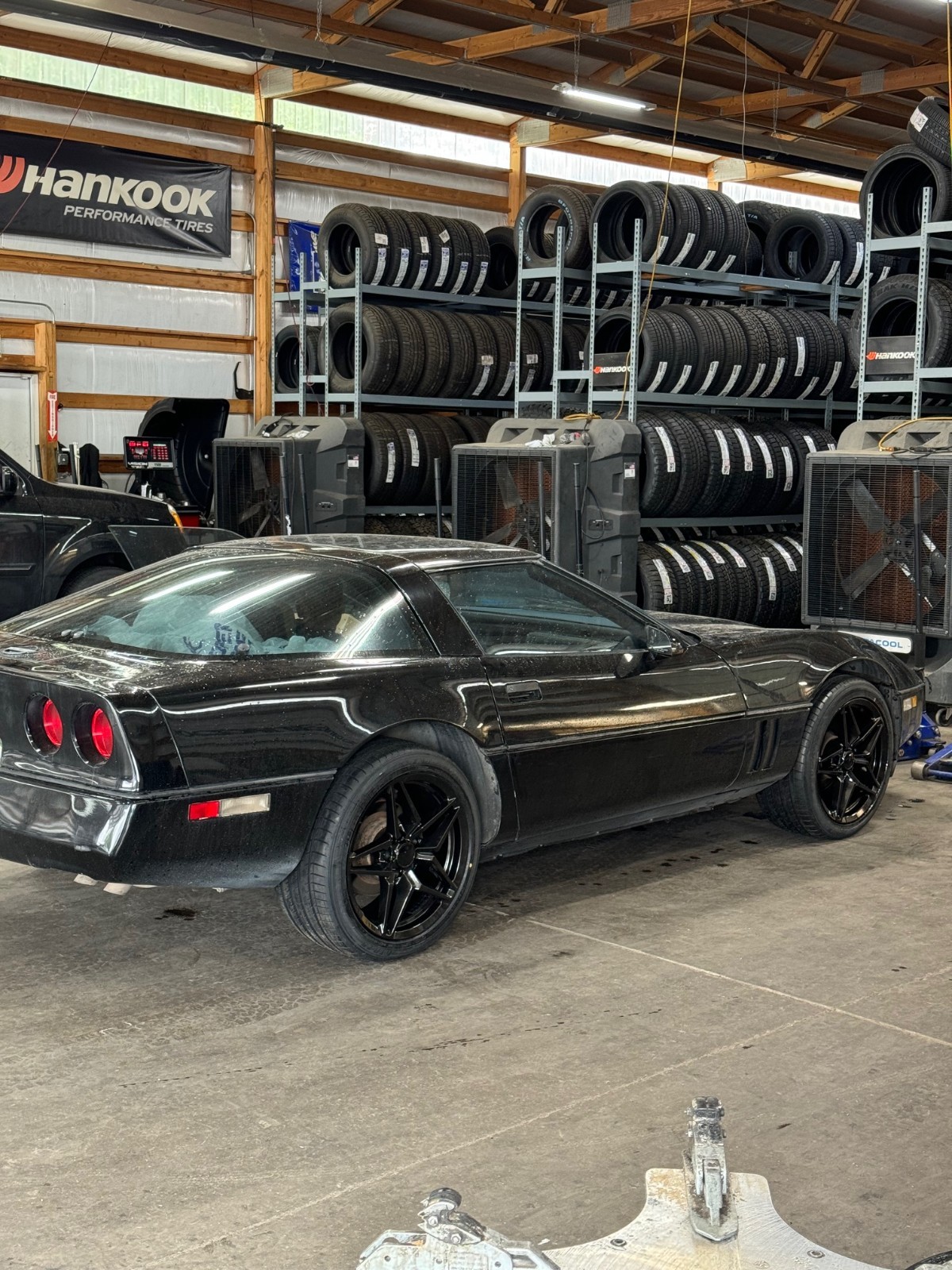 Chevrolet-Corvette-1984-Coupe-2