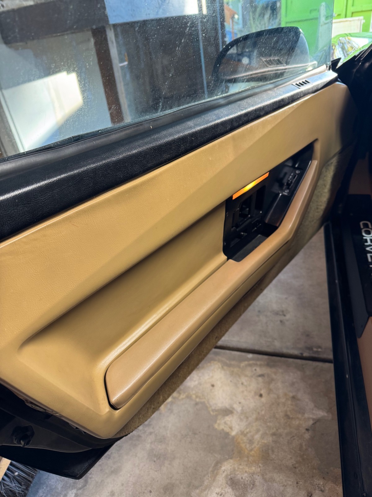 Chevrolet-Corvette-1984-Coupe-6