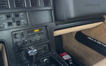 Chevrolet-Corvette-1984-Coupe-9