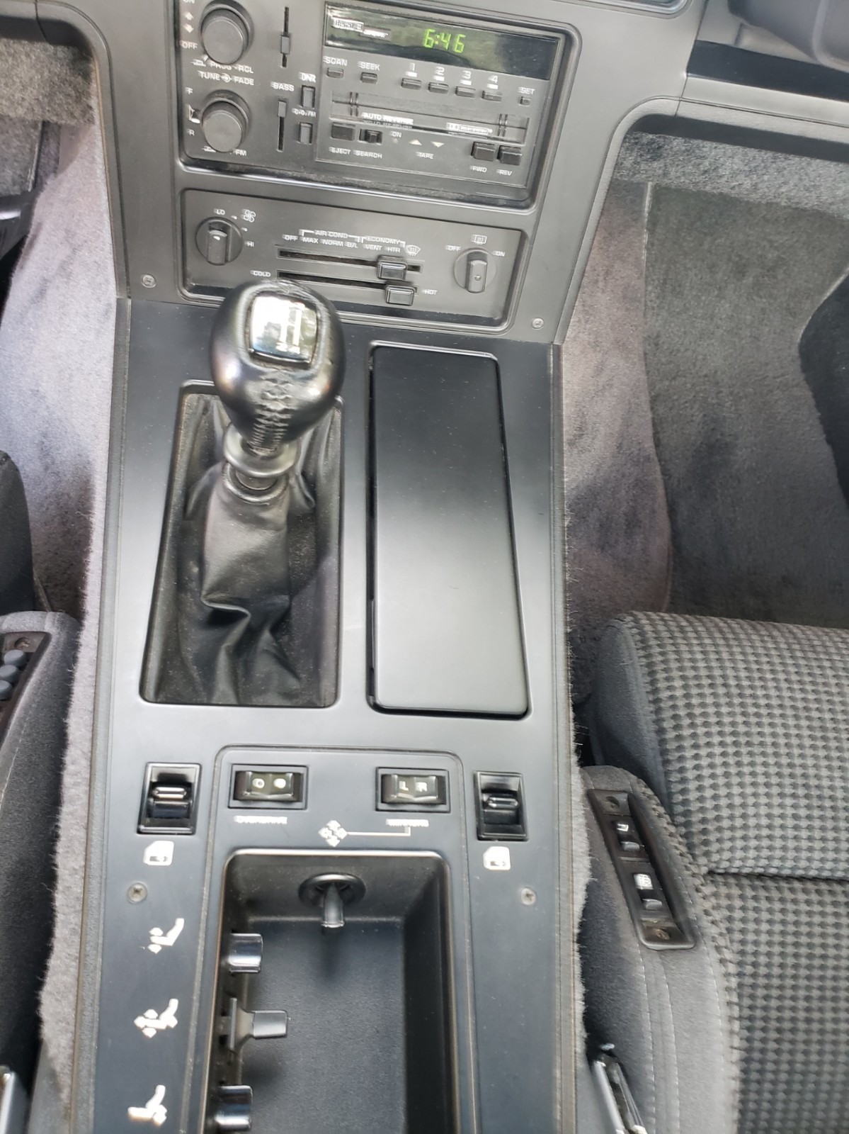 Chevrolet-Corvette-1985-Hatchback-14