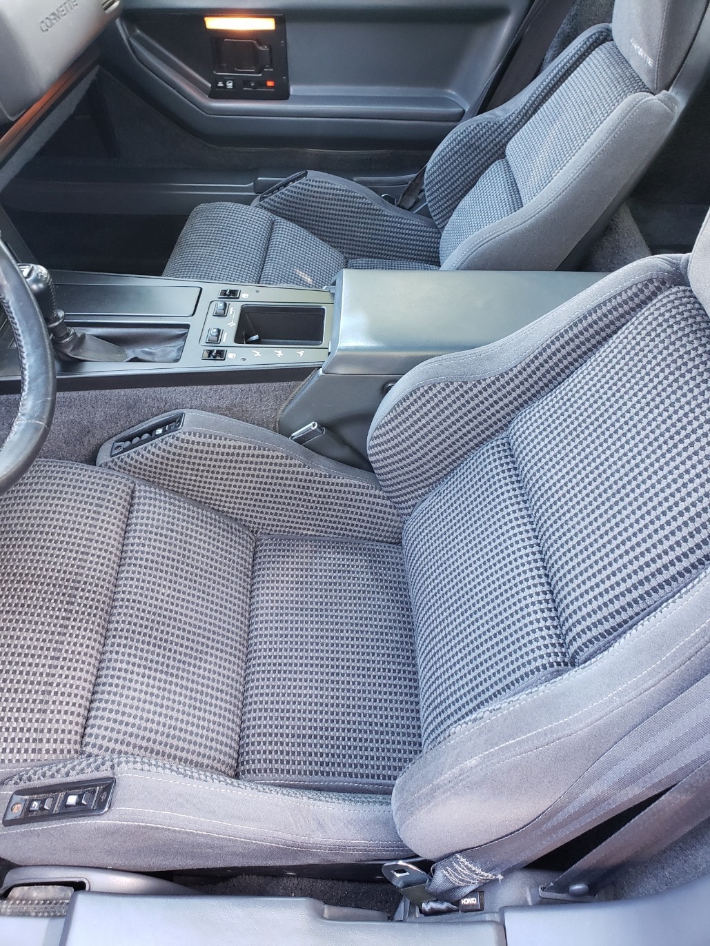 Chevrolet-Corvette-1985-Hatchback-17