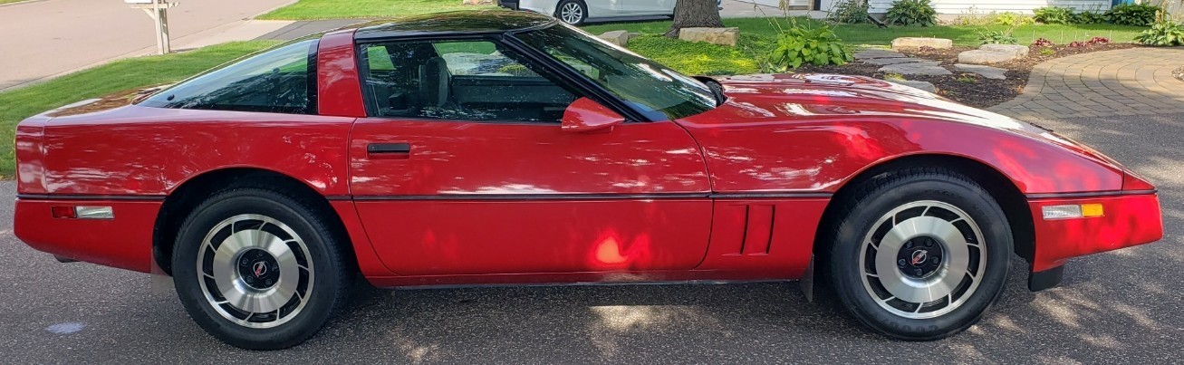 Chevrolet-Corvette-1985-Hatchback-3