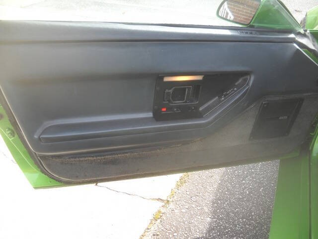 Chevrolet-Corvette-1986-Convertible-16