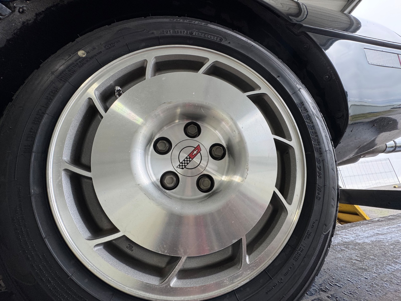 Chevrolet-Corvette-1986-Convertible-23