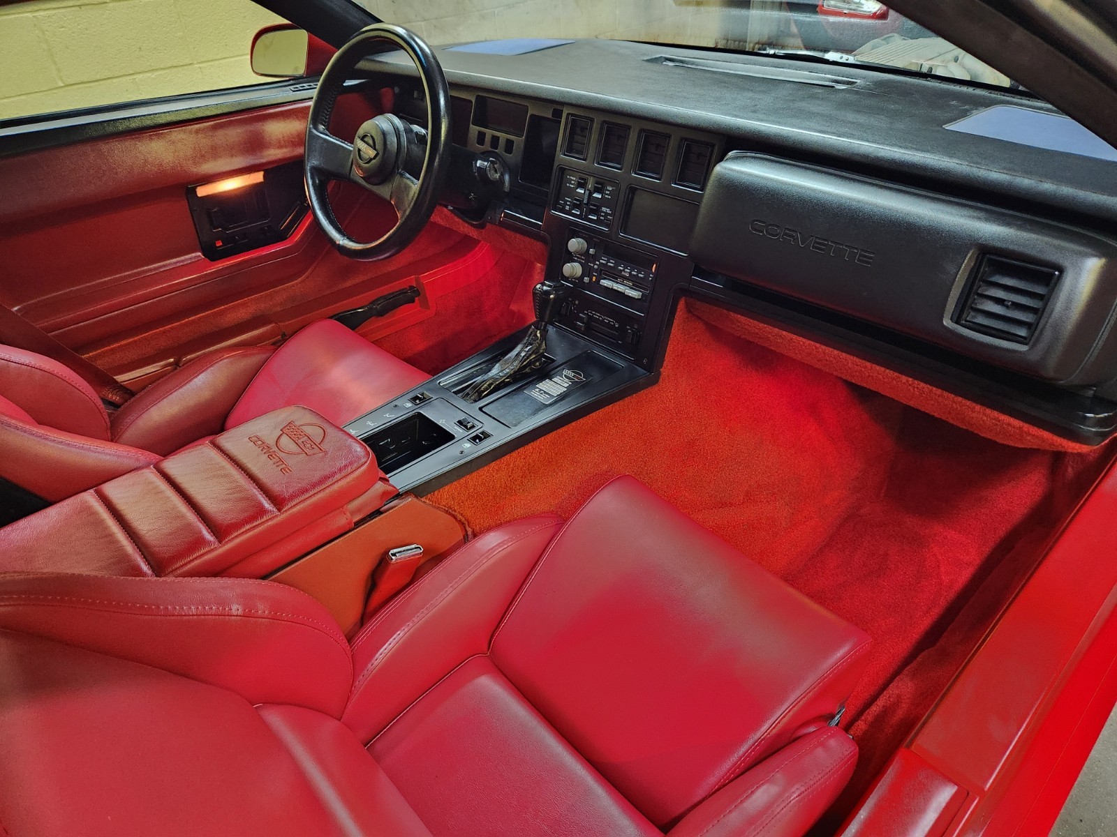 Chevrolet-Corvette-1986-Hatchback-11