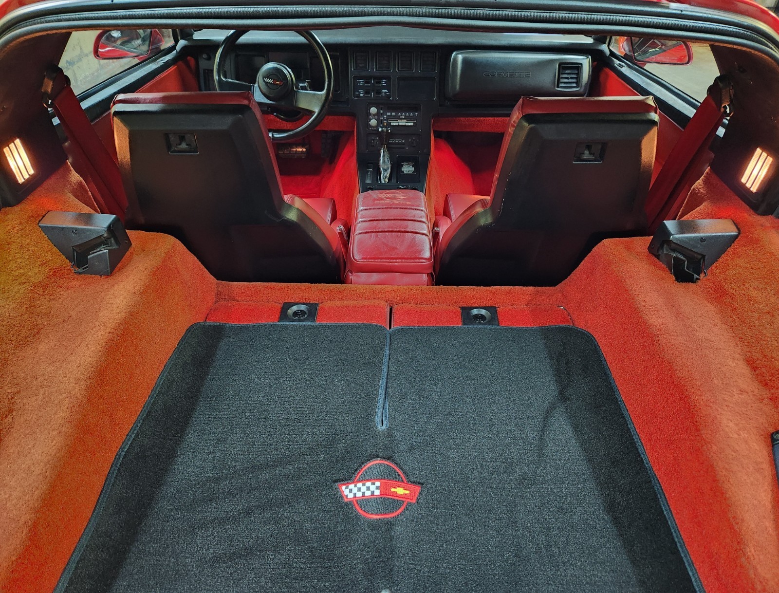 Chevrolet-Corvette-1986-Hatchback-14