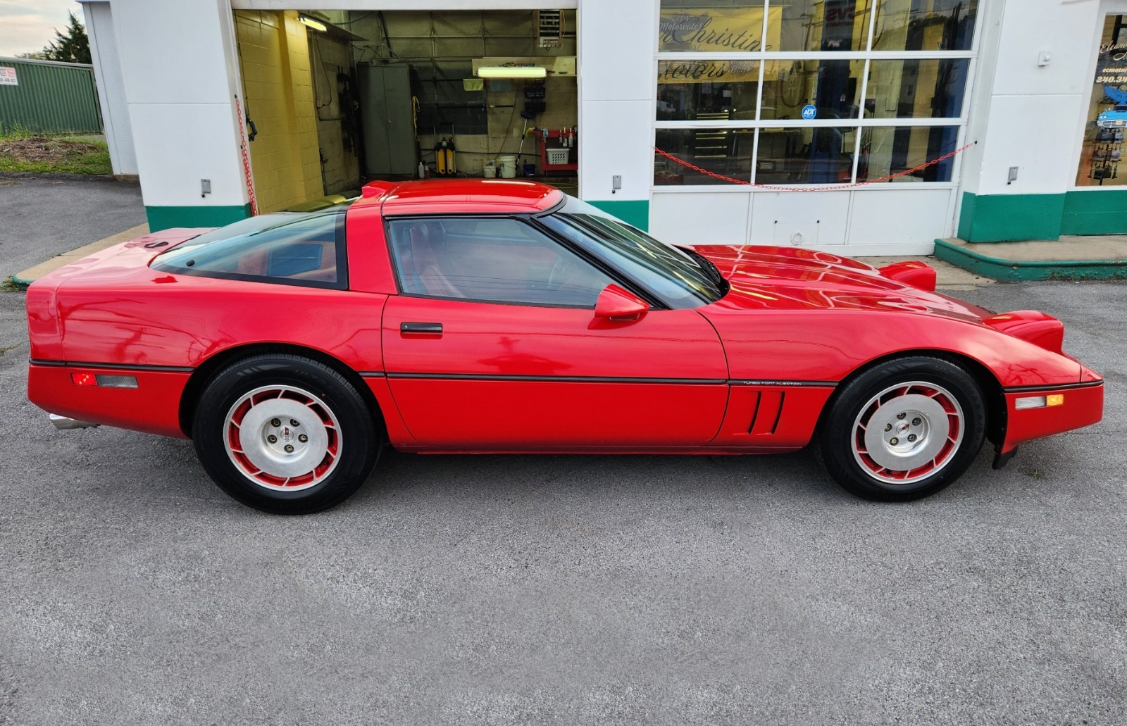 Chevrolet-Corvette-1986-Hatchback-21