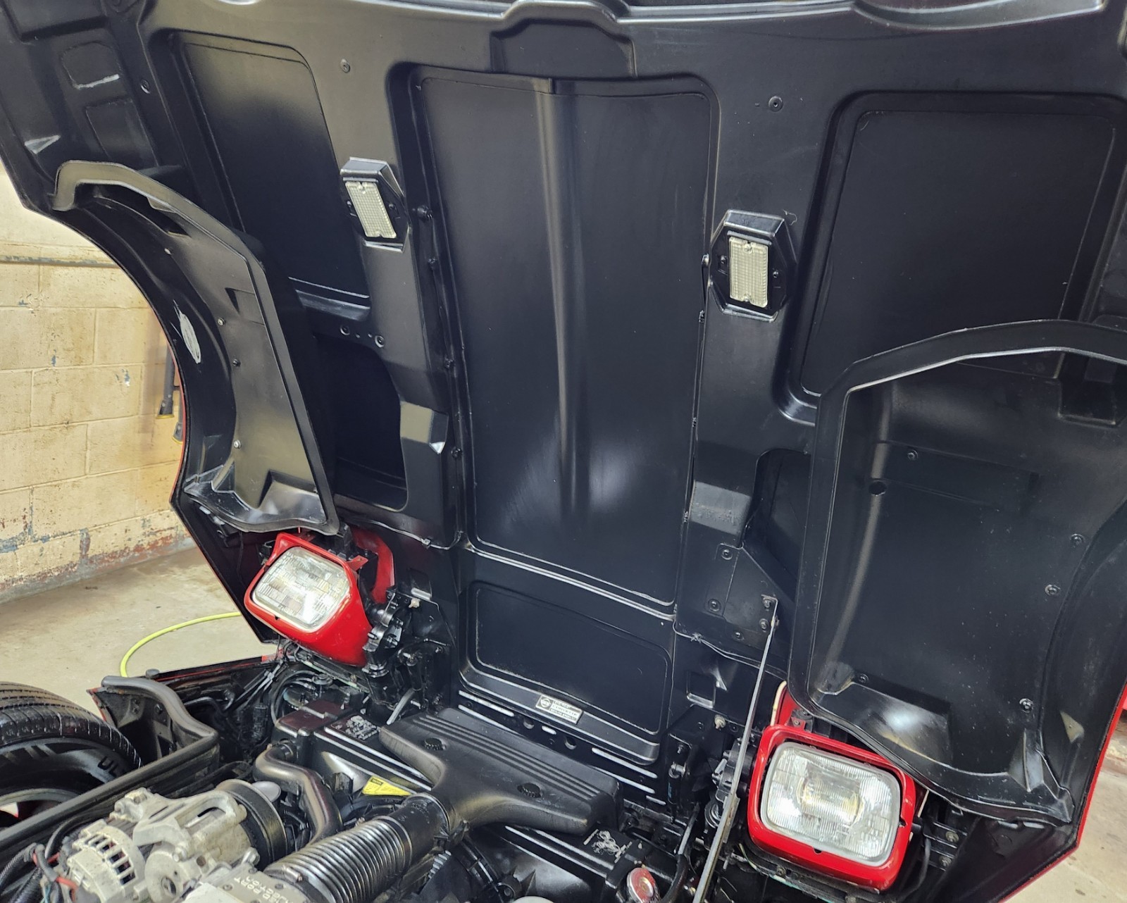 Chevrolet-Corvette-1986-Hatchback-8