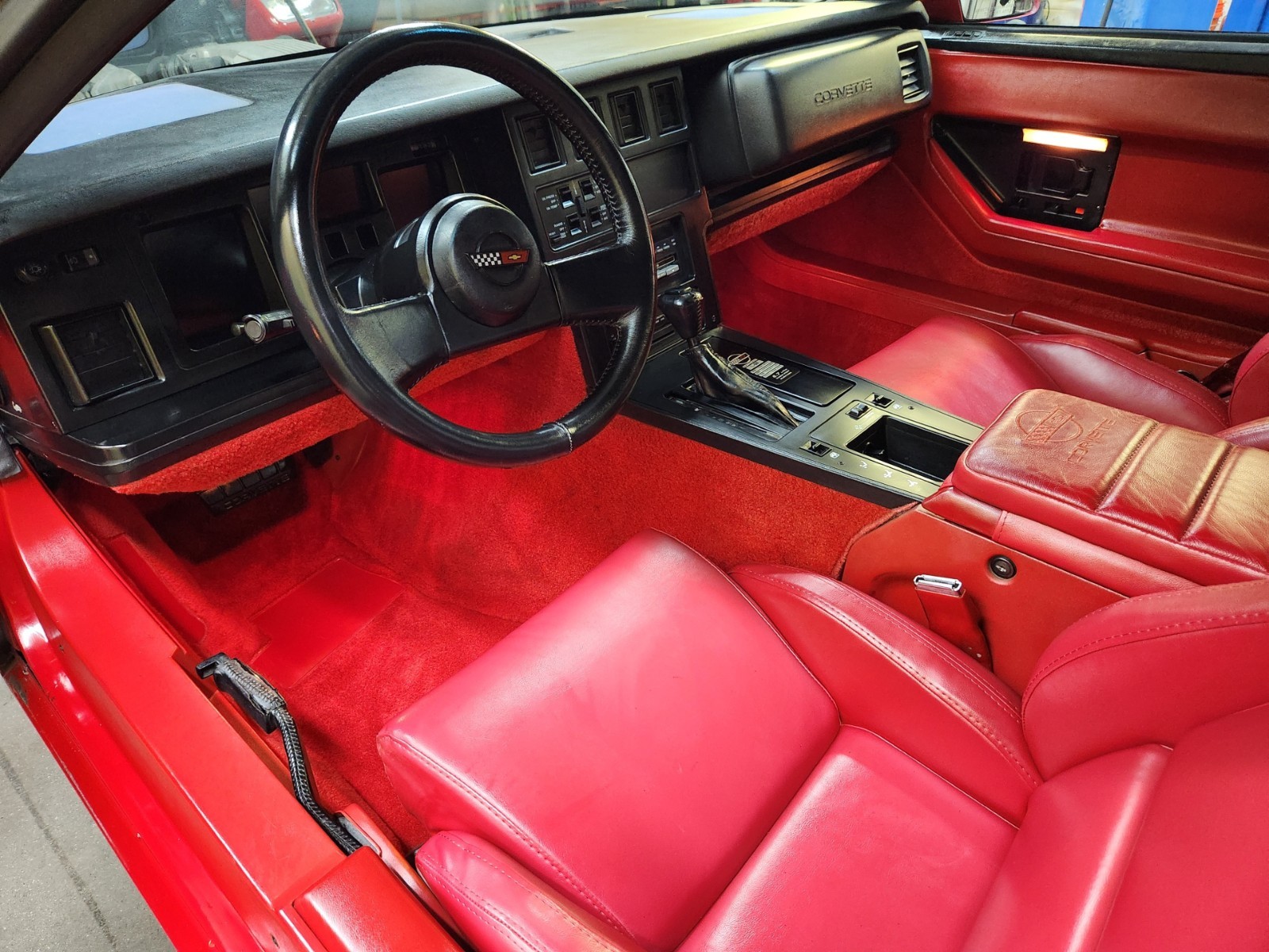 Chevrolet-Corvette-1986-Hatchback-9