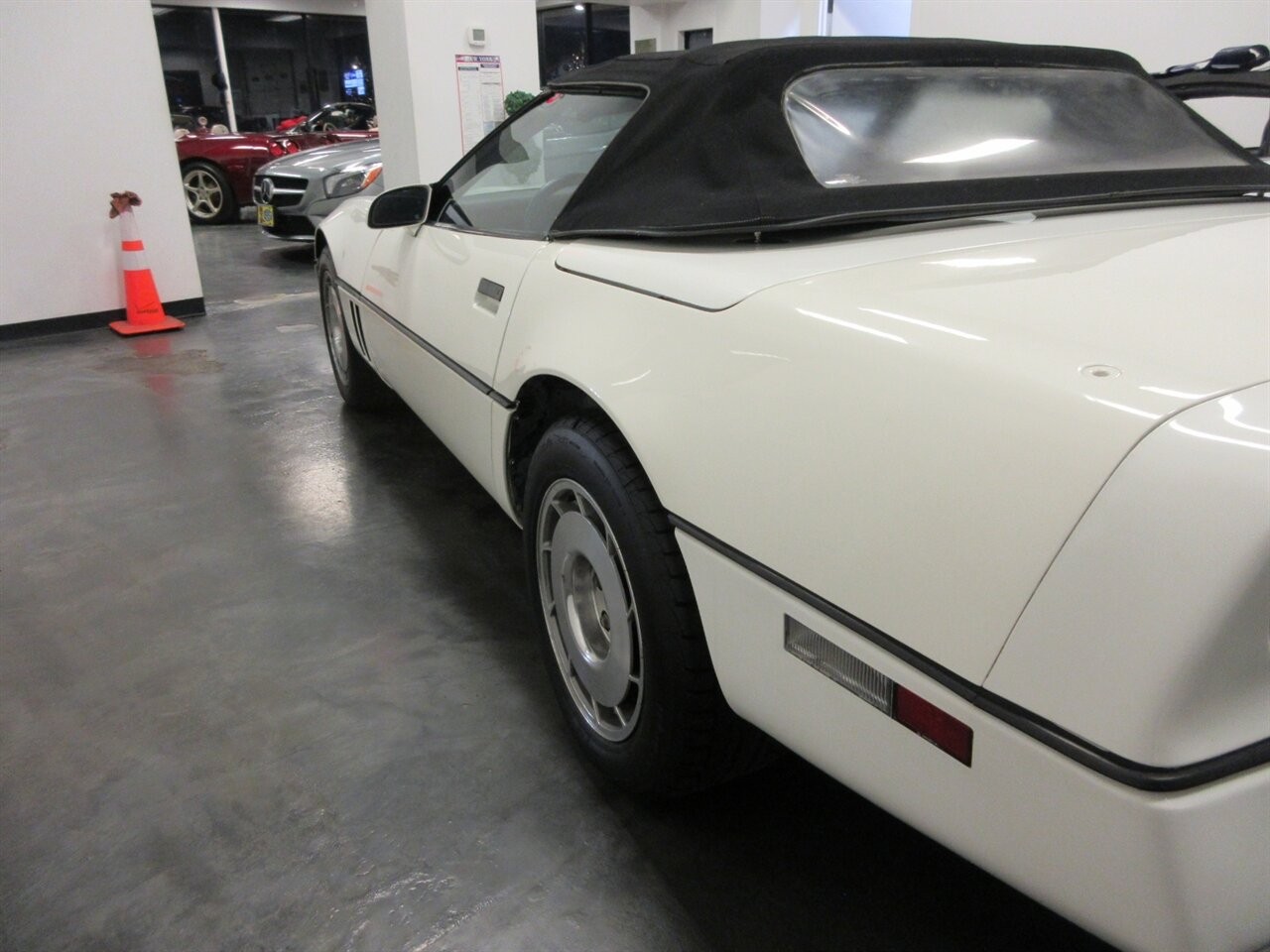 Chevrolet-Corvette-1987-Convertible-19