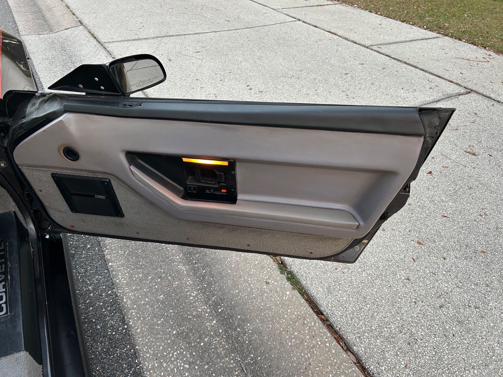 Chevrolet-Corvette-1989-Convertible-38