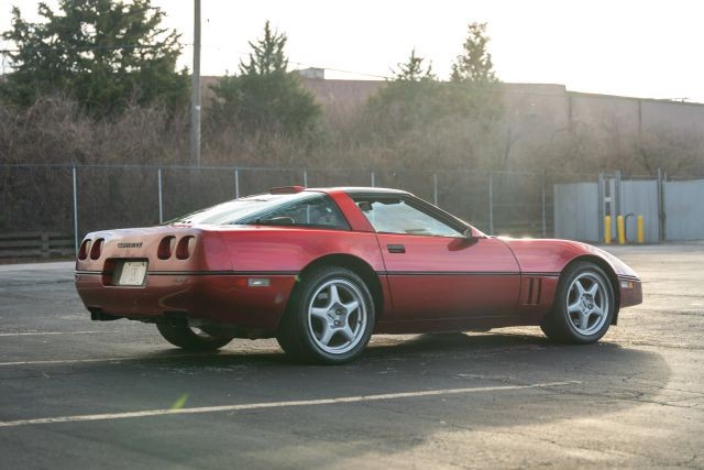 Chevrolet-Corvette-1990-Hatchback-4