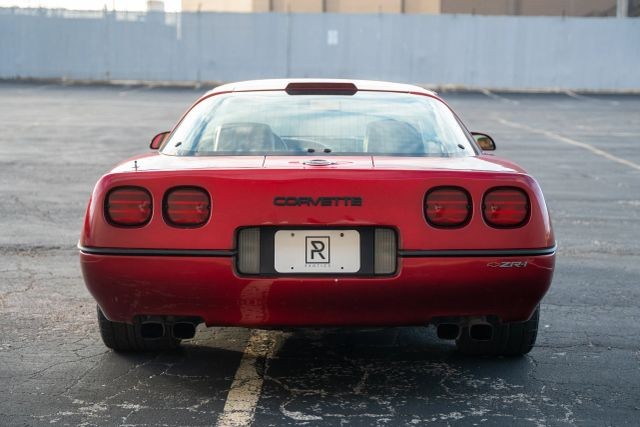 Chevrolet-Corvette-1990-Hatchback-5