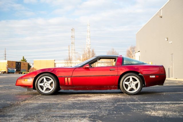 Chevrolet-Corvette-1990-Hatchback-7