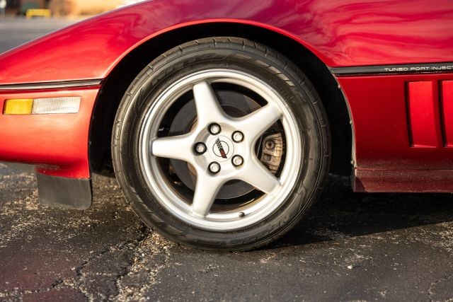 Chevrolet-Corvette-1990-Hatchback-8