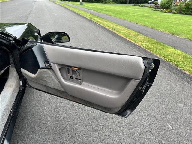 Chevrolet-Corvette-1991-26