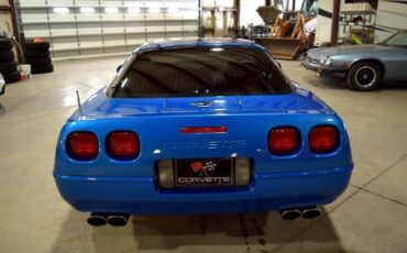 Chevrolet-Corvette-1991-Hatchback-4