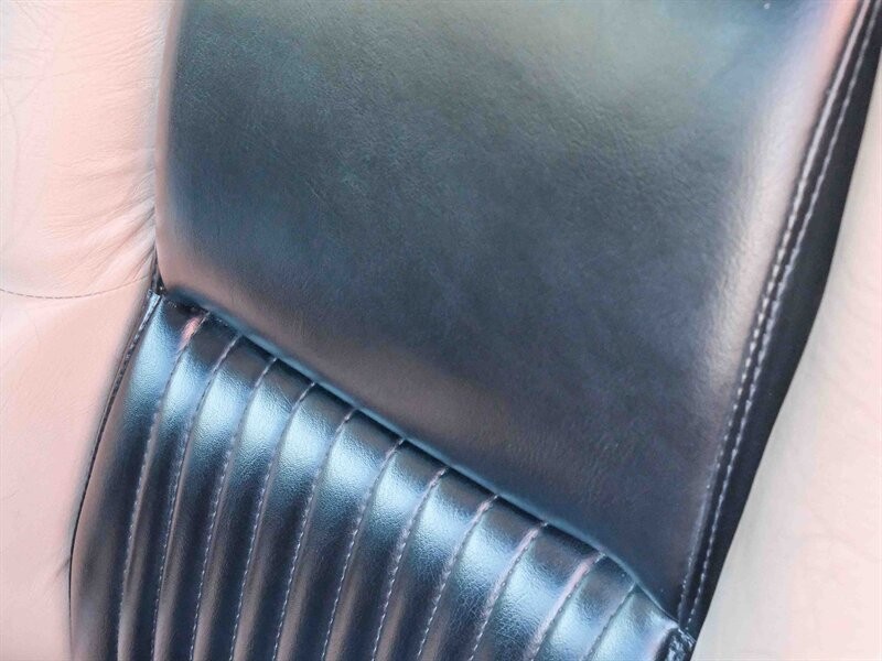 Chevrolet-Corvette-1992-25