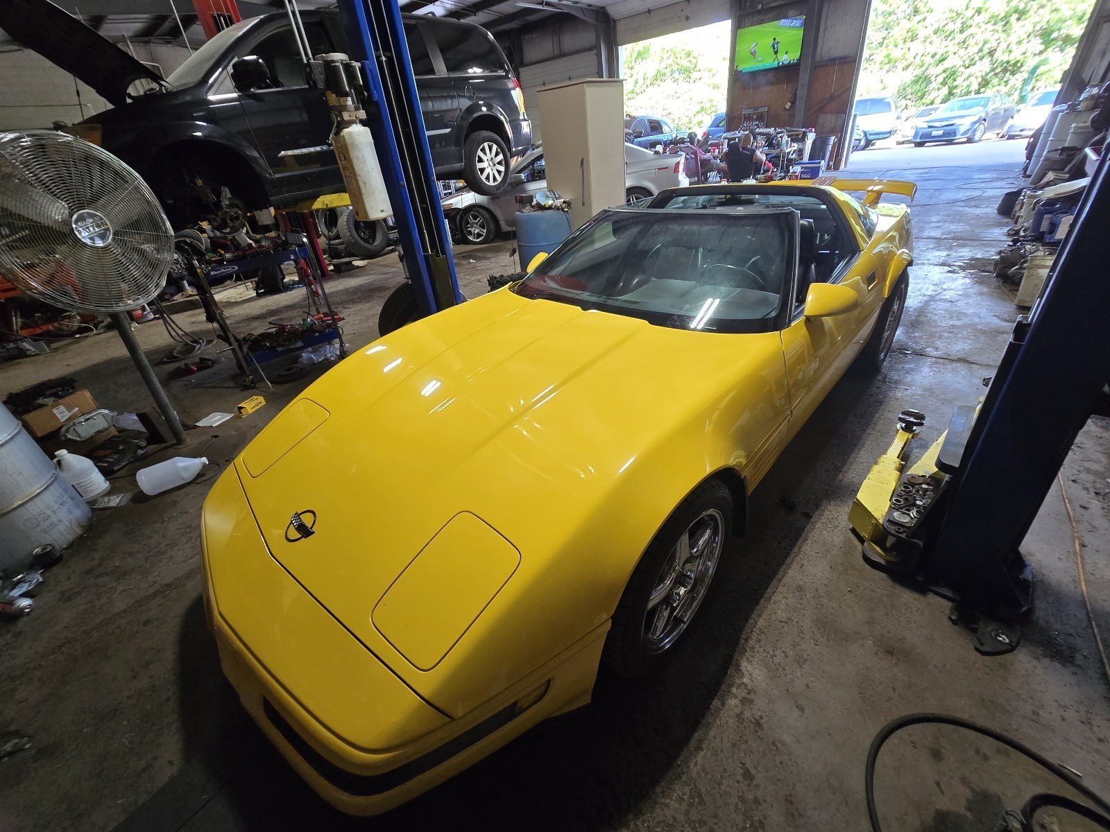 Chevrolet-Corvette-1993-Hatchback-14