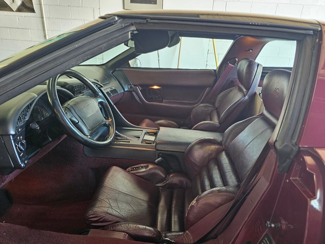 Chevrolet-Corvette-1993-Hatchback-19