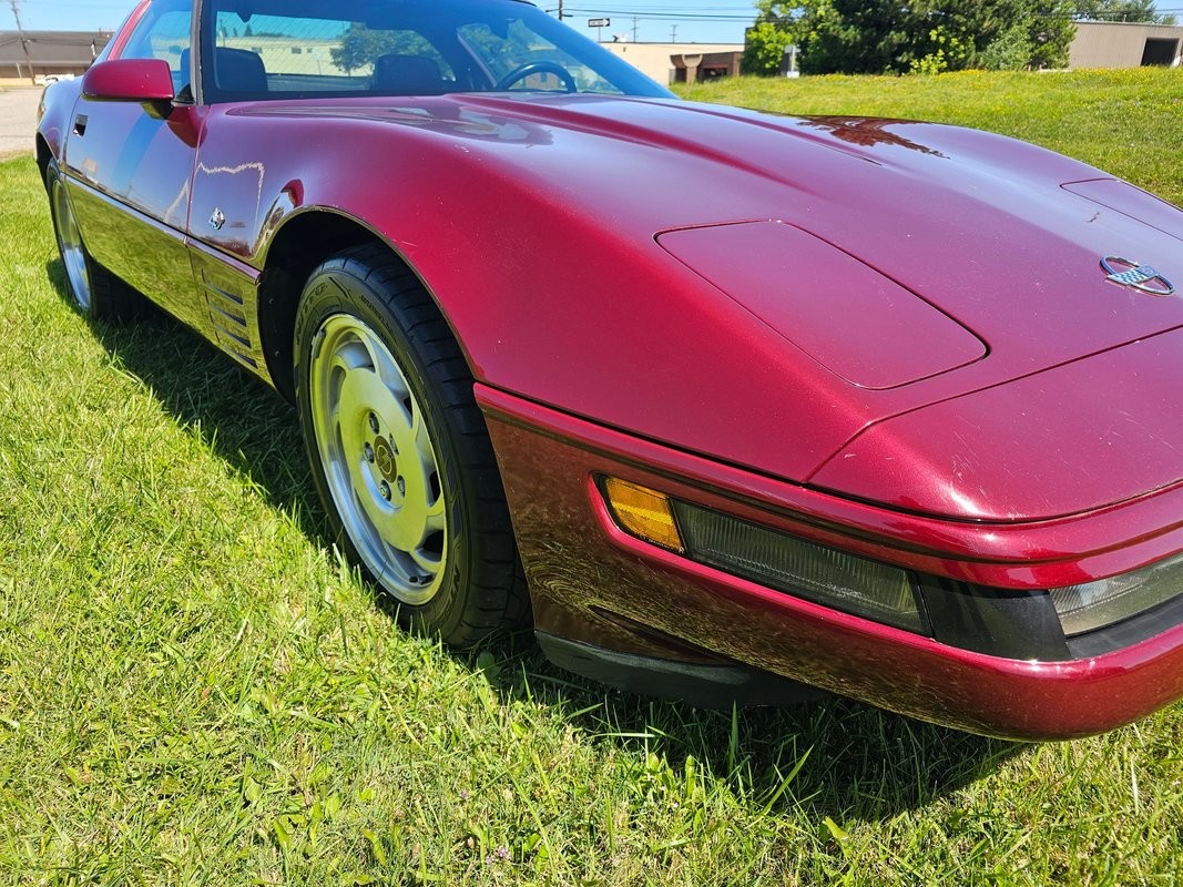 Chevrolet-Corvette-1993-Hatchback-2