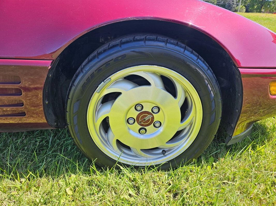 Chevrolet-Corvette-1993-Hatchback-24