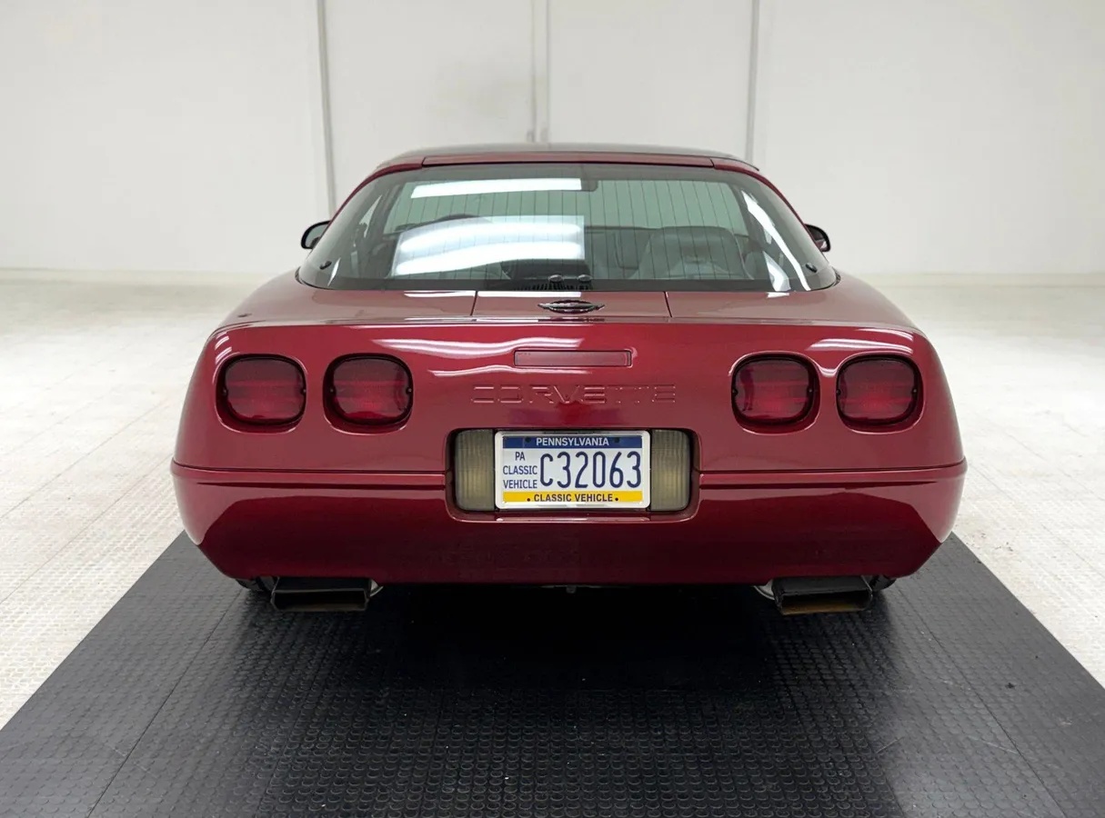 Chevrolet-Corvette-1995-Dark-Red-Metallic-Light-Gray-1