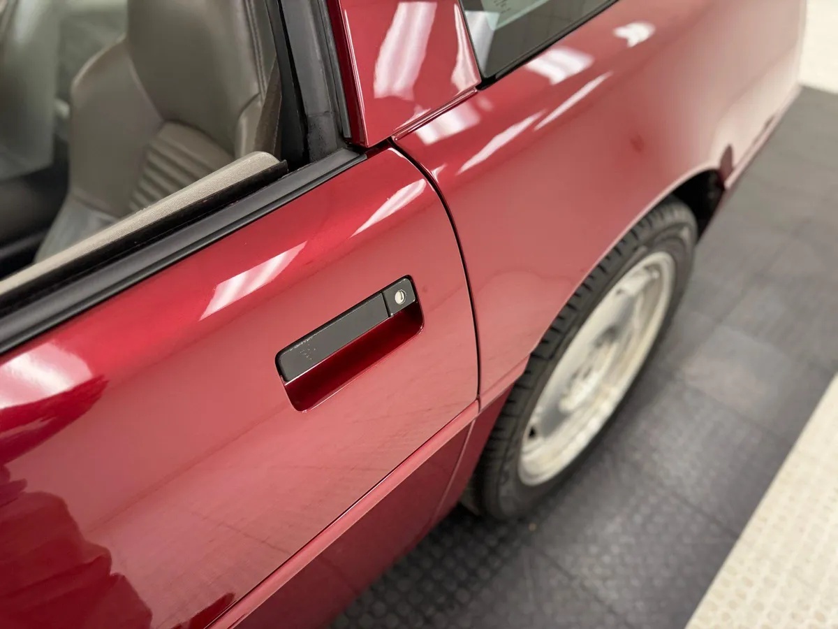 Chevrolet-Corvette-1995-Dark-Red-Metallic-Light-Gray-15