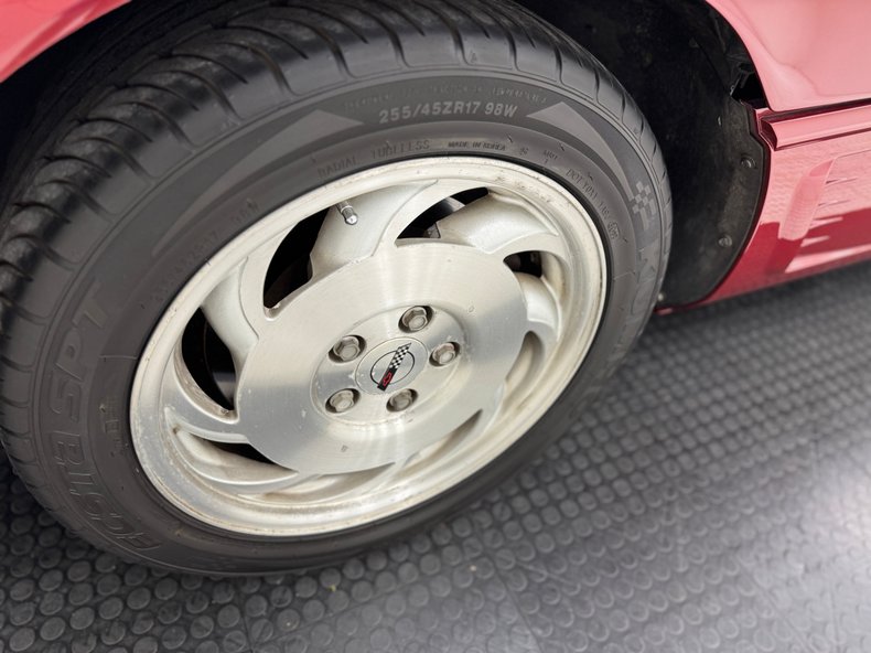 Chevrolet-Corvette-1995-Dark-Red-Metallic-Light-Gray-37