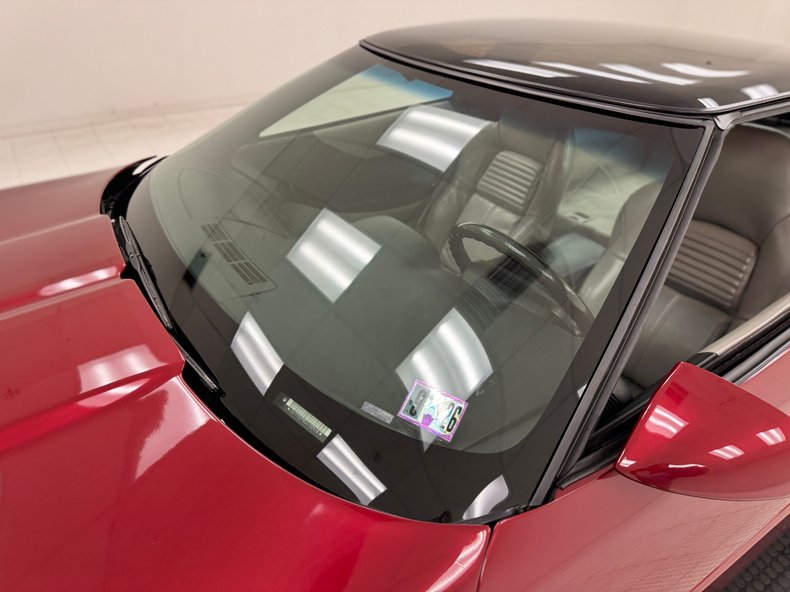 Chevrolet-Corvette-1995-Dark-Red-Metallic-Light-Gray-39