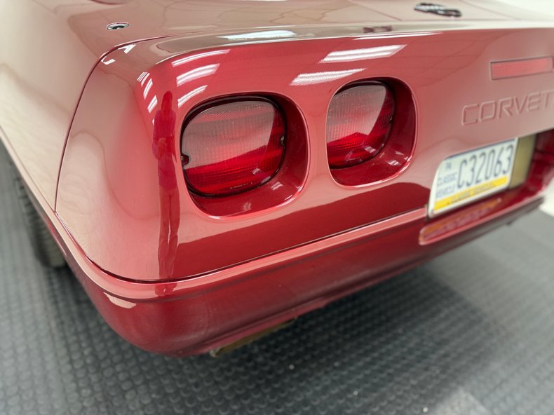 Chevrolet-Corvette-1995-Dark-Red-Metallic-Light-Gray-42