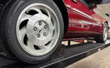 Chevrolet-Corvette-1995-Dark-Red-Metallic-Light-Gray-46