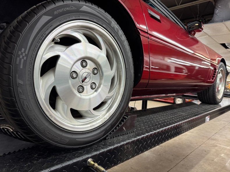 Chevrolet-Corvette-1995-Dark-Red-Metallic-Light-Gray-46