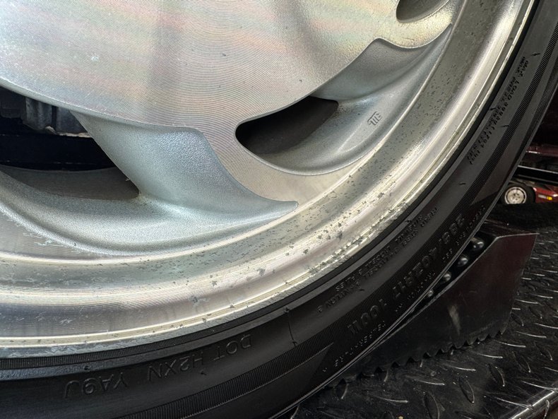 Chevrolet-Corvette-1995-Dark-Red-Metallic-Light-Gray-47