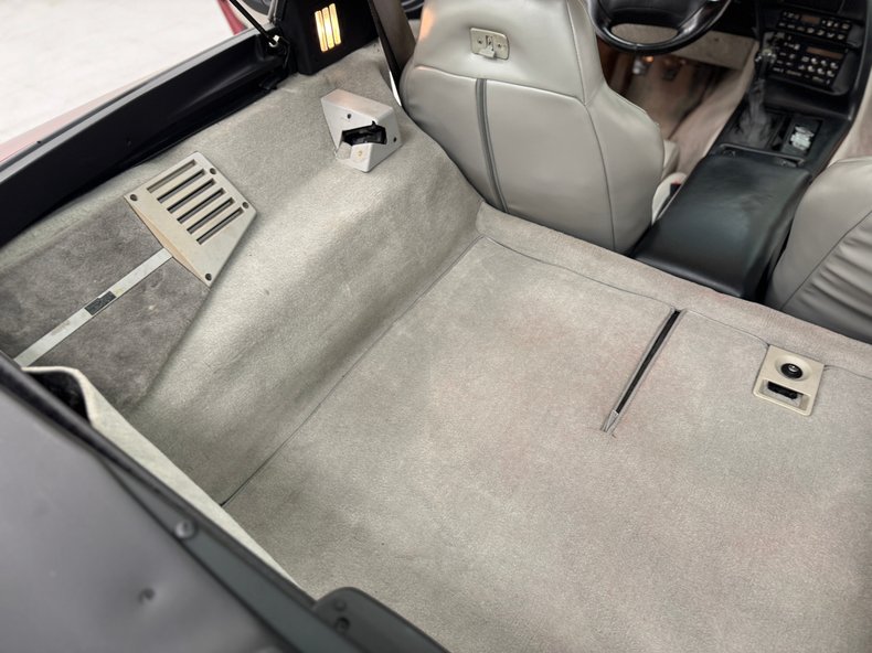 Chevrolet-Corvette-1995-Dark-Red-Metallic-Light-Gray-61