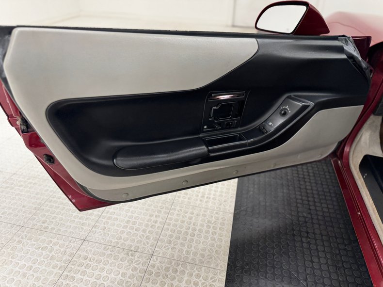 Chevrolet-Corvette-1995-Dark-Red-Metallic-Light-Gray-62