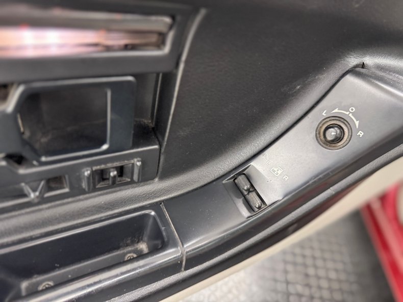 Chevrolet-Corvette-1995-Dark-Red-Metallic-Light-Gray-63