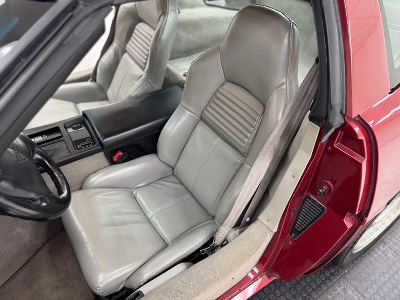 Chevrolet-Corvette-1995-Dark-Red-Metallic-Light-Gray-65