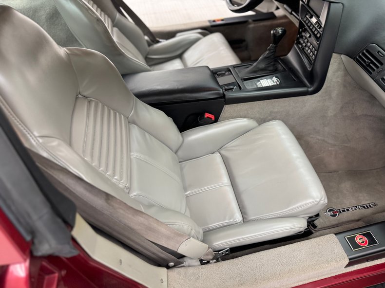 Chevrolet-Corvette-1995-Dark-Red-Metallic-Light-Gray-68